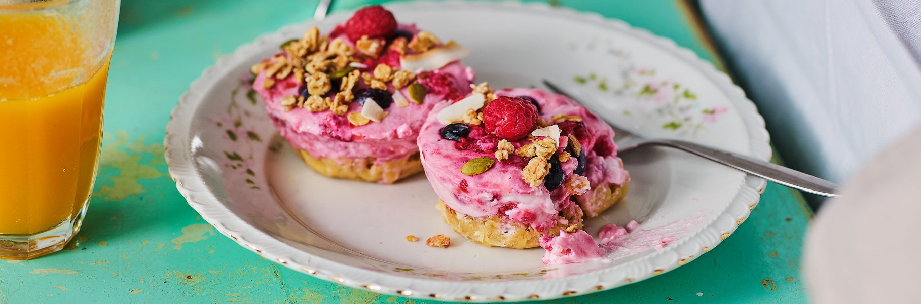 Ontbijt recept met kwarktaartjes, muesli en fruit ALDI